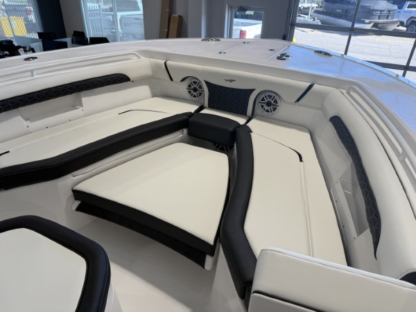 a01QO00000gBT4wYAG_24 (Custom).jpg