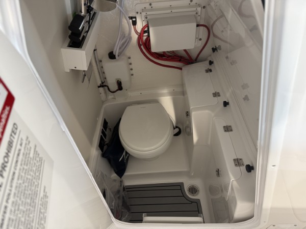 a01QO00000gBT4wYAG_28 (Custom).jpg