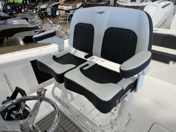 a01QO00000gBT4wYAG_19 (Custom).jpg