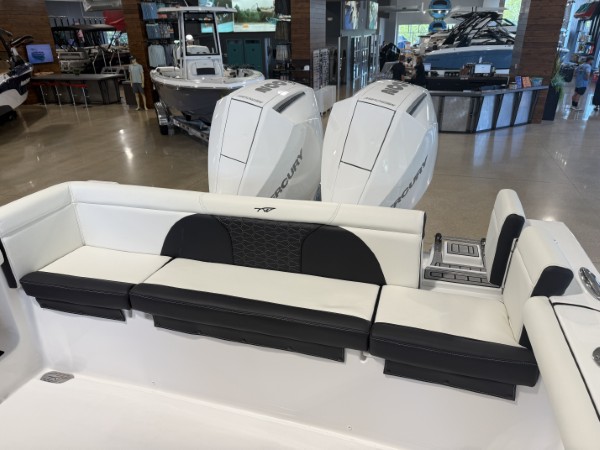 a01QO00000gBT4wYAG_18 (Custom).jpg