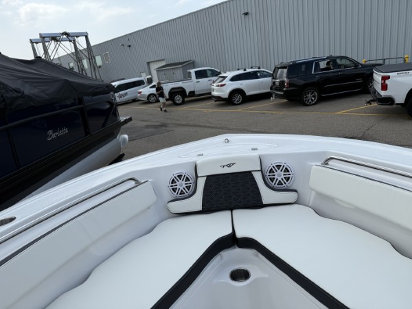 a01QO00000gC8XtYAK_16 (Custom).jpg