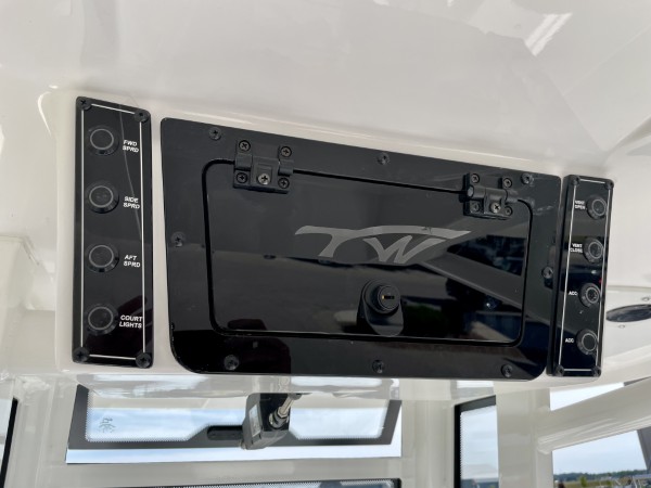 a01QO00000gNrgAYAS_30 (Custom).jpg