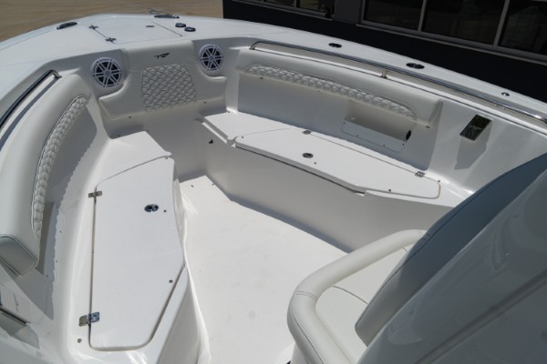 a01QO00000gUtTXYA0_32 (Custom).jpg