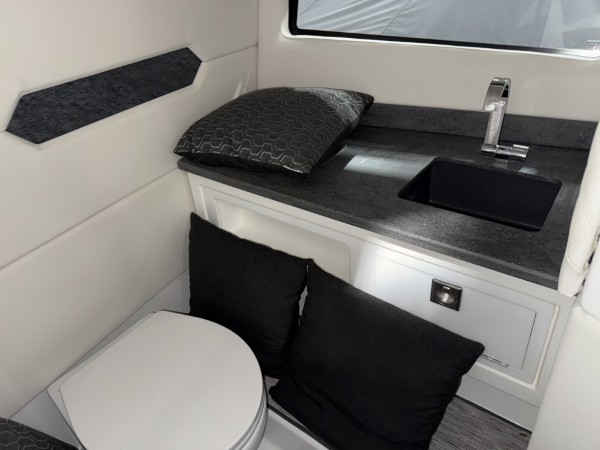 a01QO00000z6uyxYAA_23 (Custom).jpg