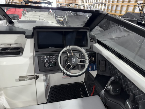 a01QO00000z6uyxYAA_20 (Custom).jpg