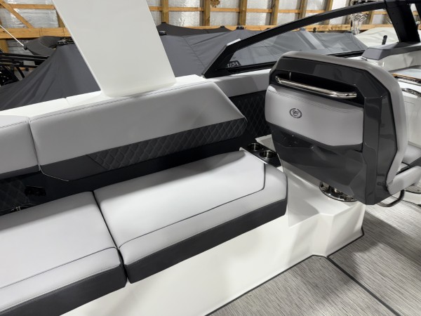 a01QO00000z6uyxYAA_26 (Custom).jpg