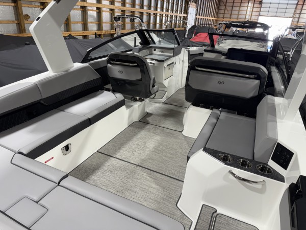 a01QO00000z6uyxYAA_17 (Custom).jpg