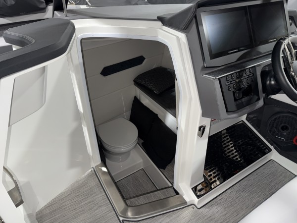 a01QO00000z6uyxYAA_15 (Custom).jpg