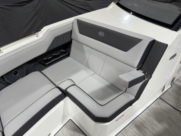 a01QO00000z6uyxYAA_32 (Custom).jpg