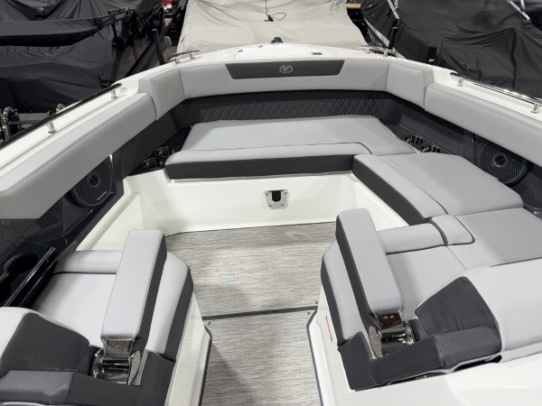 a01QO00000z6uyxYAA_30 (Custom).jpg