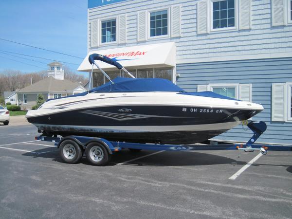 21' Sea Ray 210 Select 2010